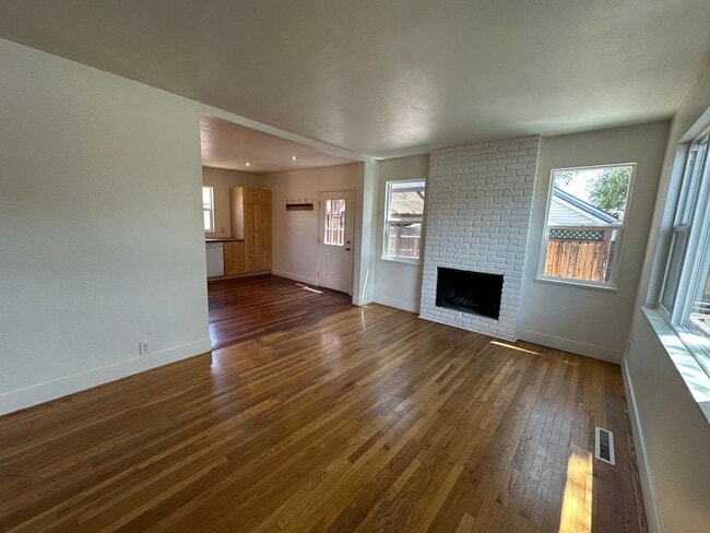 Photo - 982 Vine St