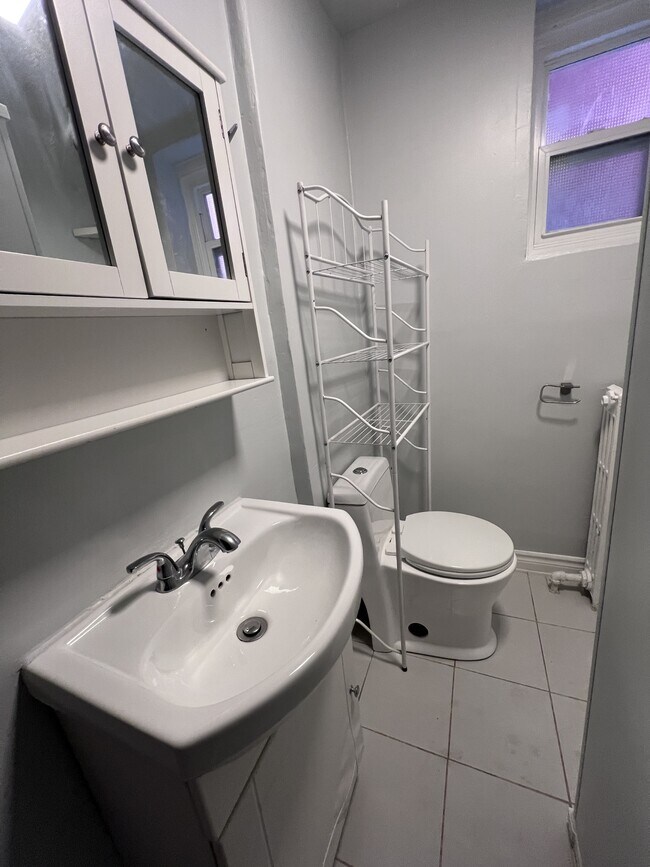 Photo - 959 Main St E Unit 1 - 2Br1Wr