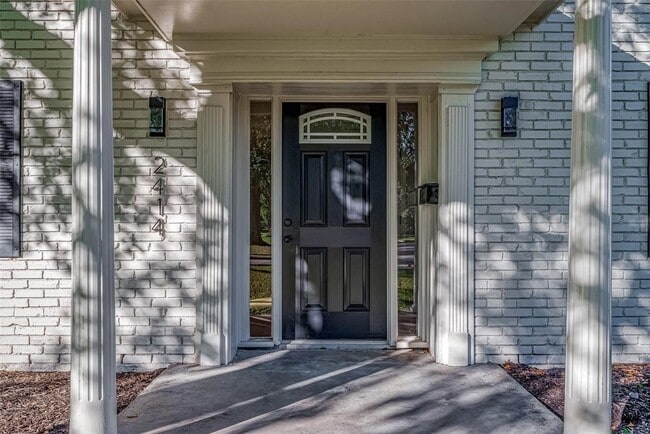 2414 Walnut Bend Ln