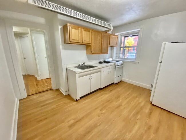 Photo - 1589 Beacon St Unit B