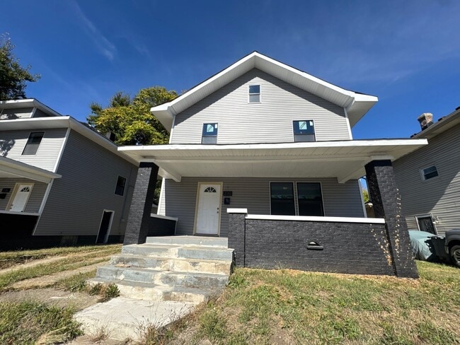 Building Photo - 230 W 29th St