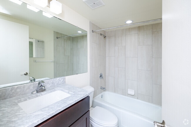 2BR, 2BA - 1,117SF - Bathroom