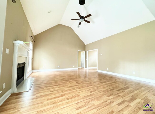 Photo - 701 Victoria Cir