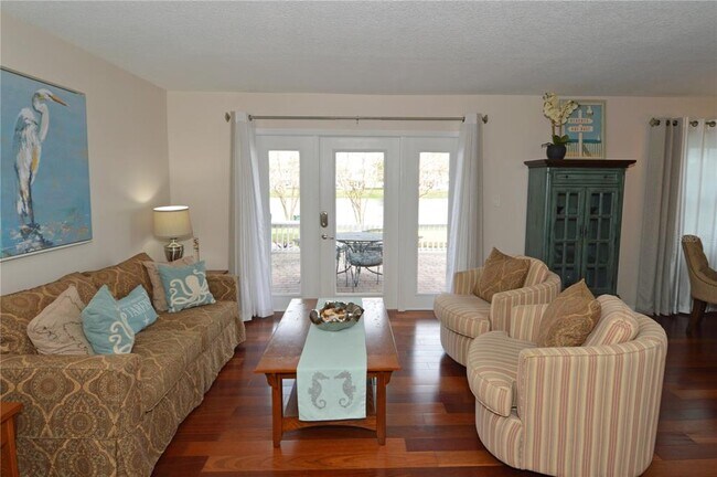 Photo - 213 Sea Horse Dr SE Unit B