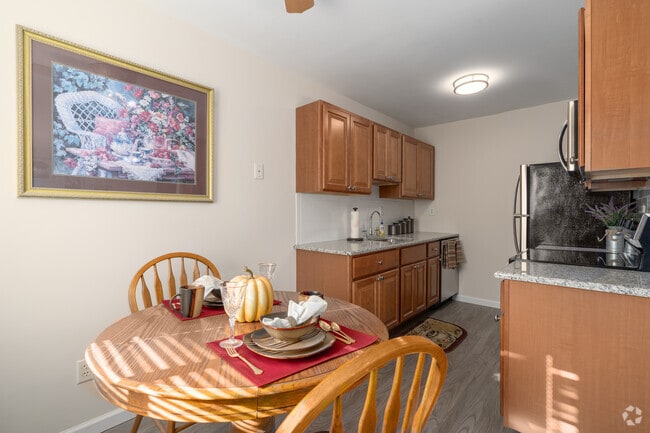 2BR, 1BA - 850SF - Kitchen