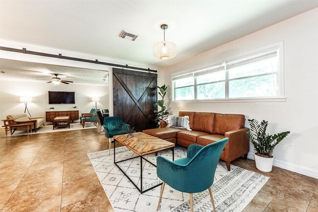 Photo - 11 10th Ave N