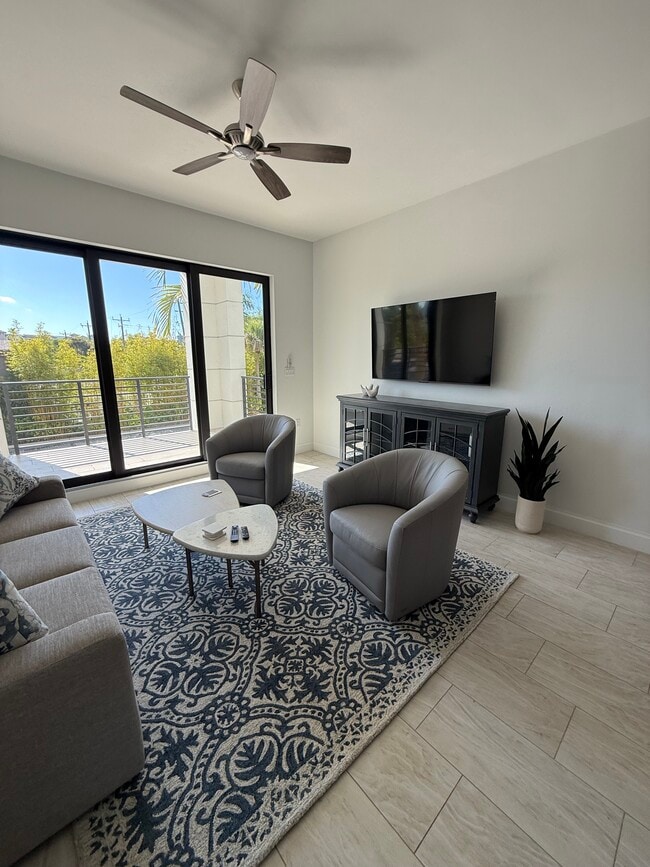 Building Photo - 1111 Central Ave Unit 217