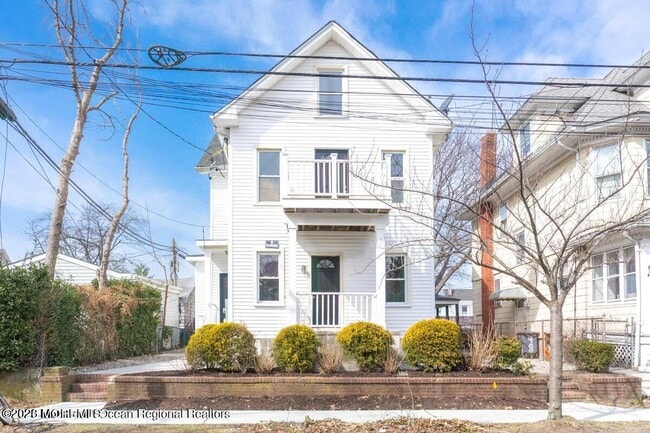 Building Photo - 907 Bond St Unit 1