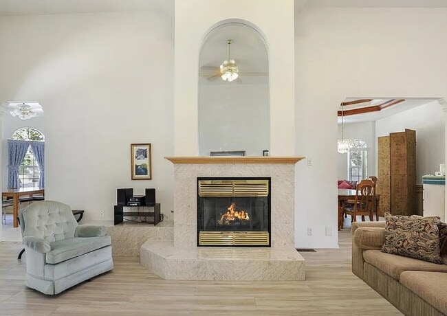 Photo - 6615 Wentworth Ct NE