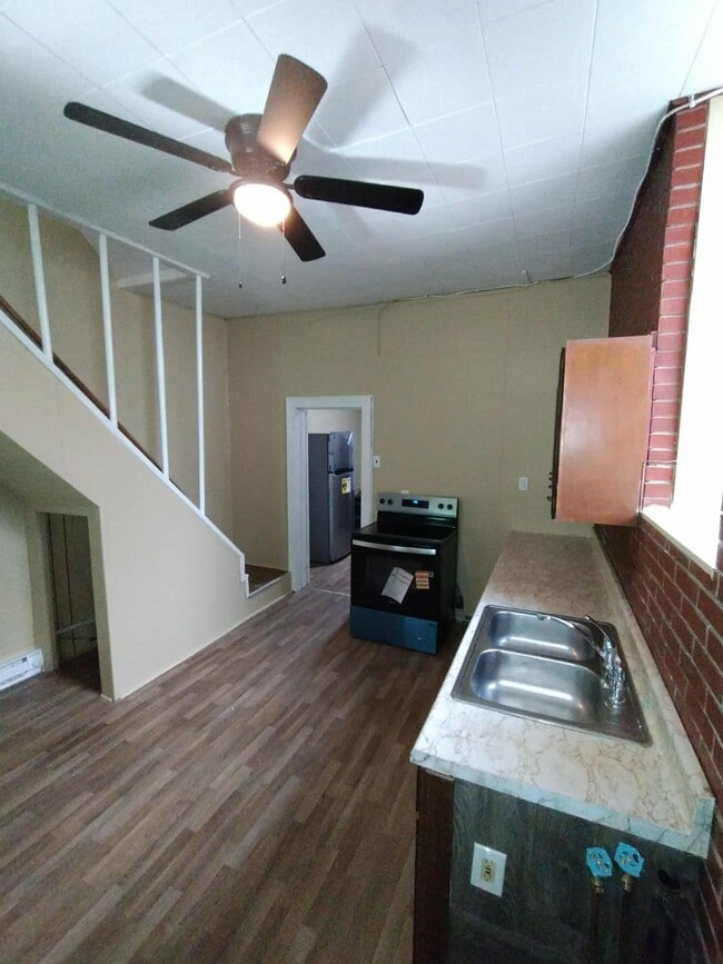 Photo - 170-172 Market St Cumbola, PA