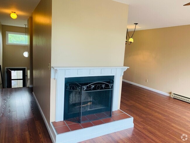Building Photo - 2 Bed 2 Bath Condo