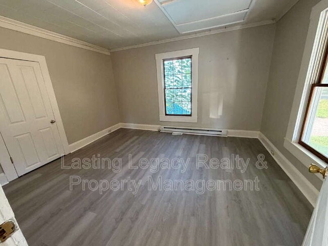 Photo - 438 Crews St