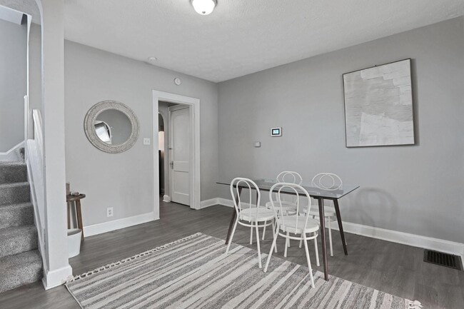 Photo - 1123-1125 Wilson Ave - 1125 Wilson Ave