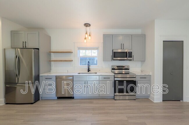 Photo - 1731 Silver St