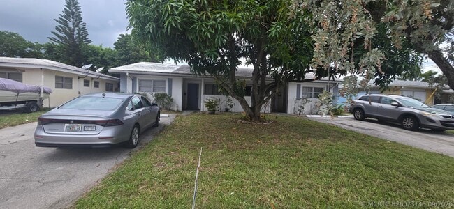 Photo - 2521 NE 10th St
