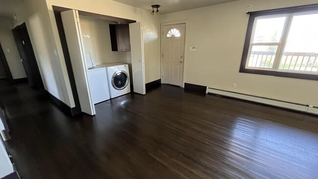 Photo - 5814-5851 51 Ave