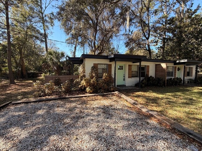 Building Photo - 1700 Main St Unit 1700 Main St-  1720