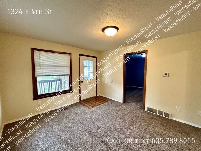 Photo - 1324 E 4th St