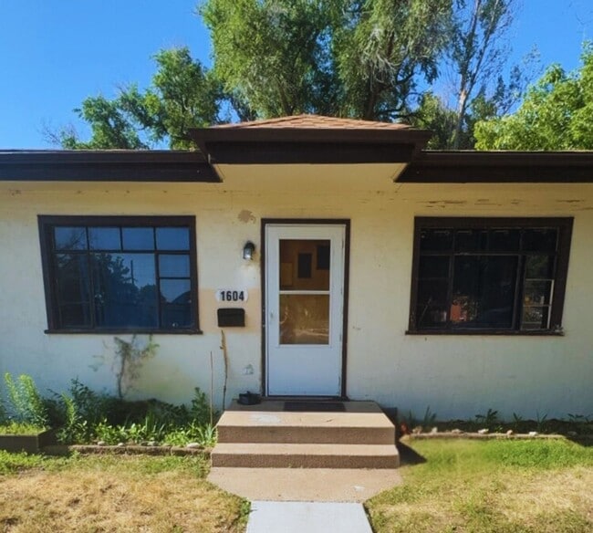 Building Photo - Newly Renovated 1 Bed 1 Bath Home