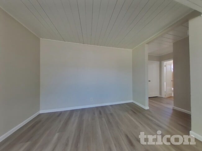 Photo - 1475 Knights Row