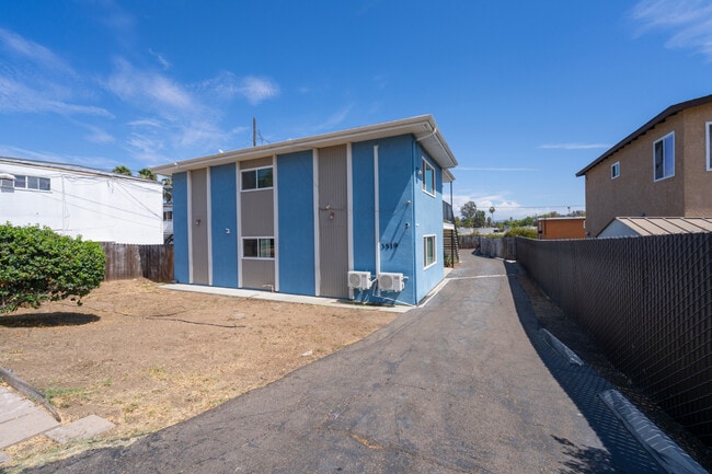 3519 Gracia Paseo