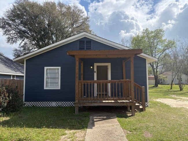 Building Photo - 3 Bedroom 1 Bath House Available for Rent in Petal