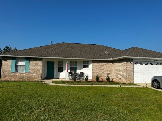 Building Photo - Large 3/2 Family Home that is Conveniently located off Blue Angel PKWY