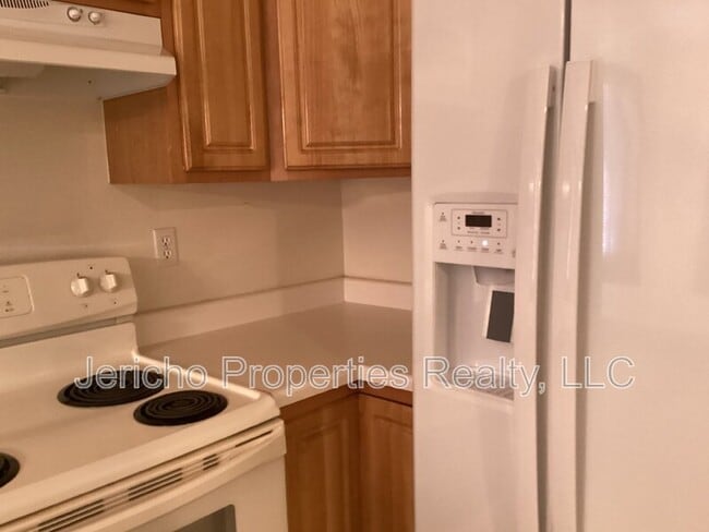 Photo - 5217 Dudley St