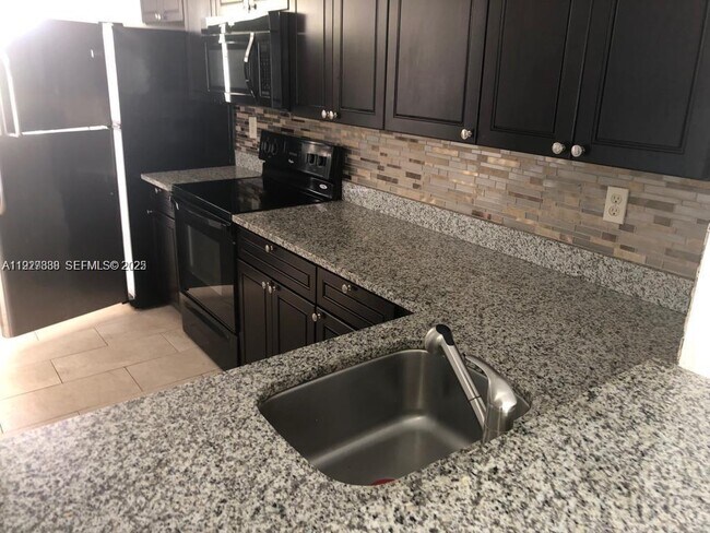 Photo - 7795 Grande St