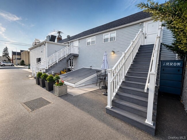 Building Photo - 2757 Long Beach Rd Unit 2