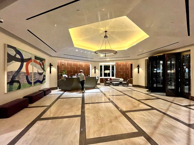 Vestíbulo del edificio con conserje - 100 Lovejoy Wharf Unidad 8M