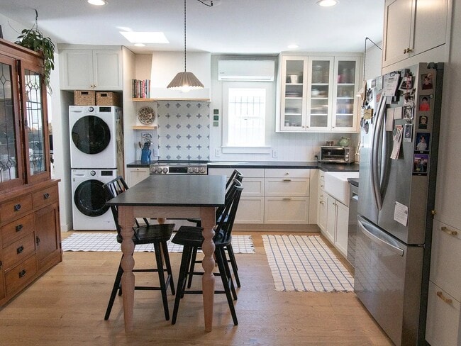 Photo - 647 Academy Rd