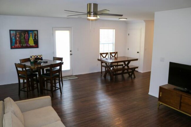 Photo - 594 W Moan Pl