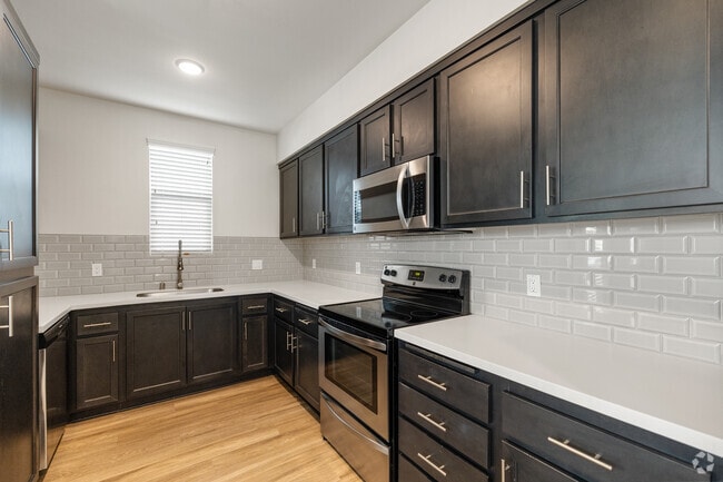 3BR, 2BA - 1319 SF