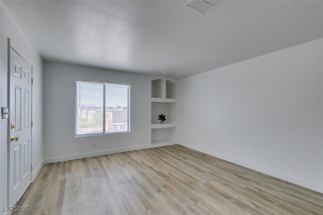 Building Photo - 6932 Kilgore Dr Unit D Rental