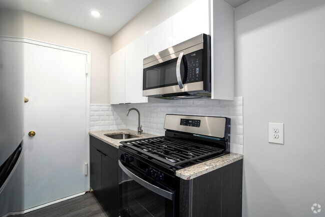 1BR, 1BA - 600-650SF - Kitchen