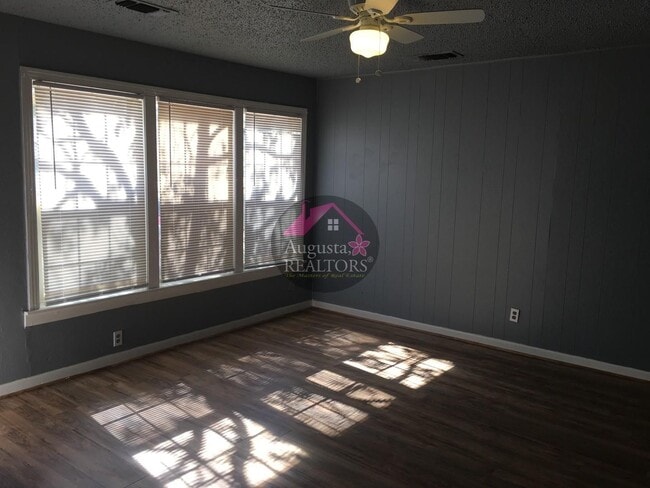 Photo - Affordable 2 Bedroom Home!