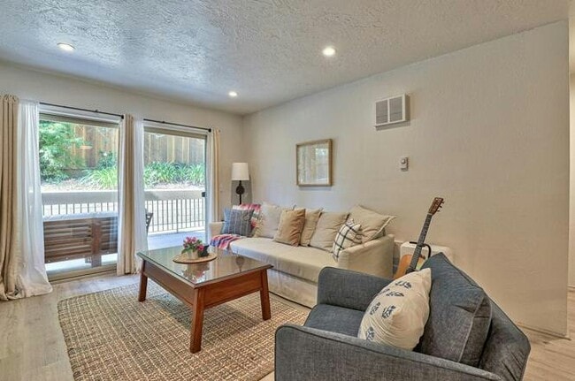 Building Photo - 3107 Golden Oaks Ln Unit 80