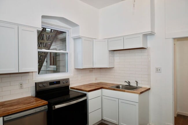 Building Photo - 6537 Library Rd Unit Apt C