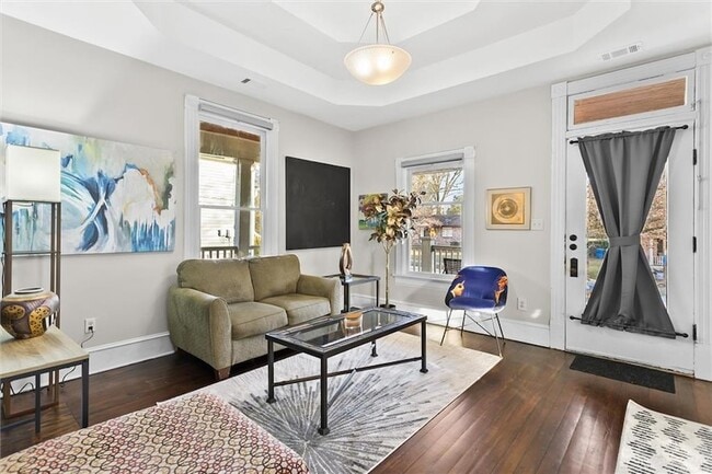 Photo - 867 Beecher St SW