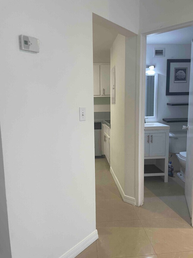 Photo - 801 Brickell Bay Dr Unit 871