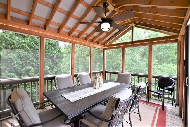 Photo - 398 Davis St