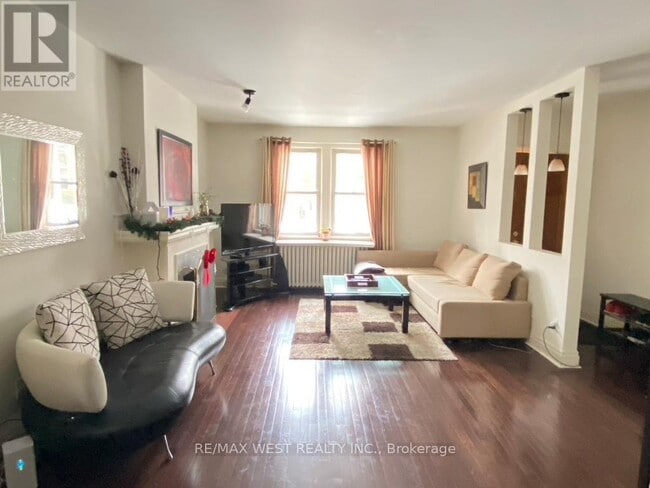 Photo - 305 St Clair Ave E