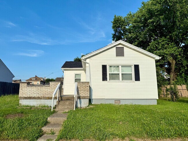 Cottage with a large porch - Cottage with a large porch House