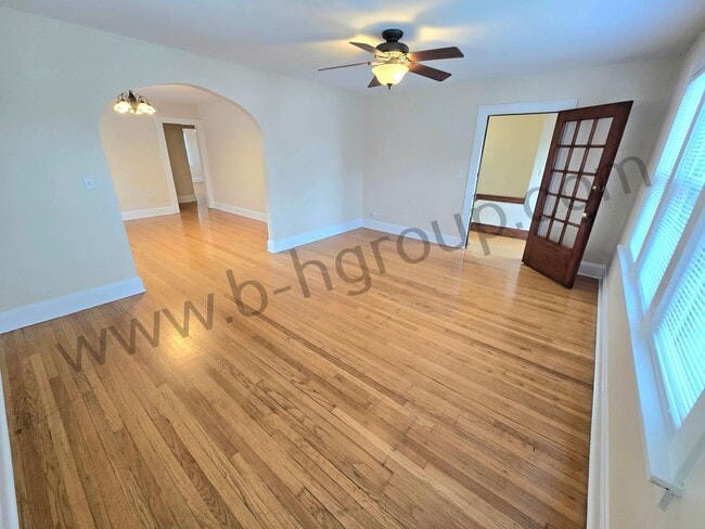 6016 12th Ave Unit Upper
