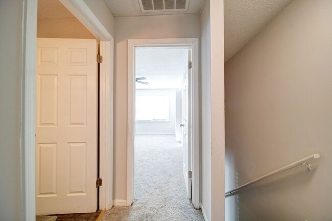 Photo - 2513 Charles Blvd Unidad 83