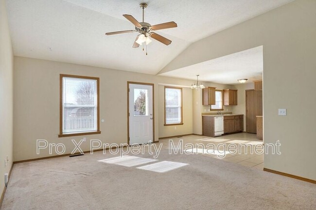 Photo - 5544 David St W