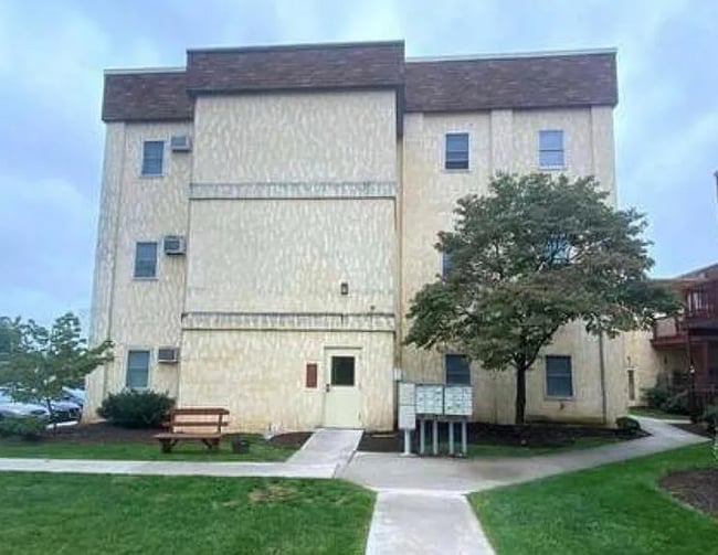Photo - 252 W 2nd St Rental