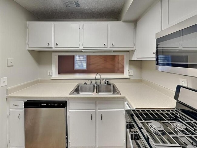 Photo - 5022 Hawthorne Ct Unit Apt 1