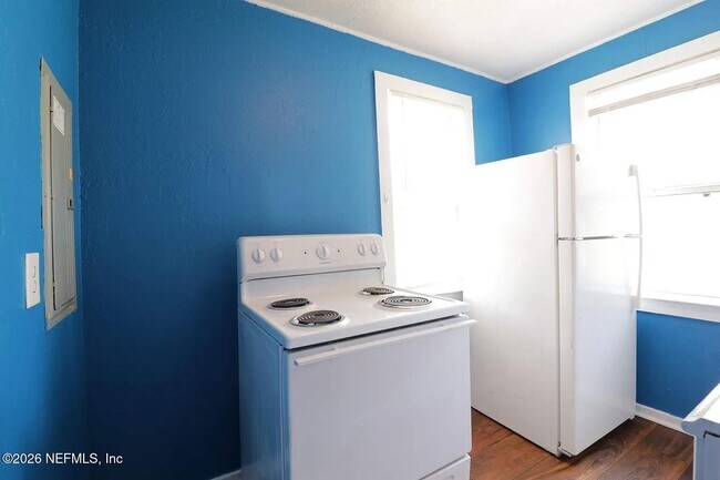 Photo - 1243 W 25th St